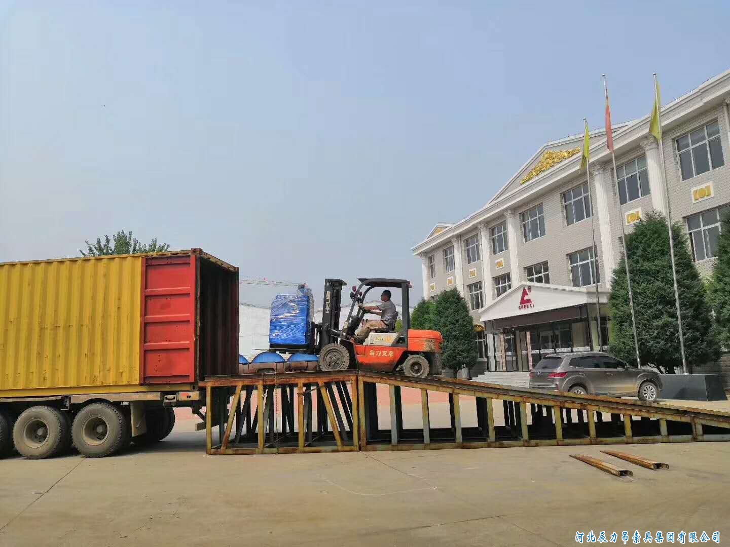 鋼絲繩纏放繩機(jī)器，鋼絲繩索具壓制機(jī)器，集體裝柜發(fā)貨